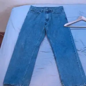Har köpt över 20 jeans på Carlings och dehär är ett par av alla och dom är i extremt bra kvalite, andvänt dom i 1 år och inte ett enda hål eller nått. Jag är 175 och dom sitter perfekt! Nypris 700kr