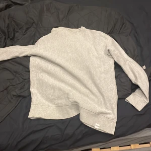 Grå tröja  - Bra sick aldrig använd 