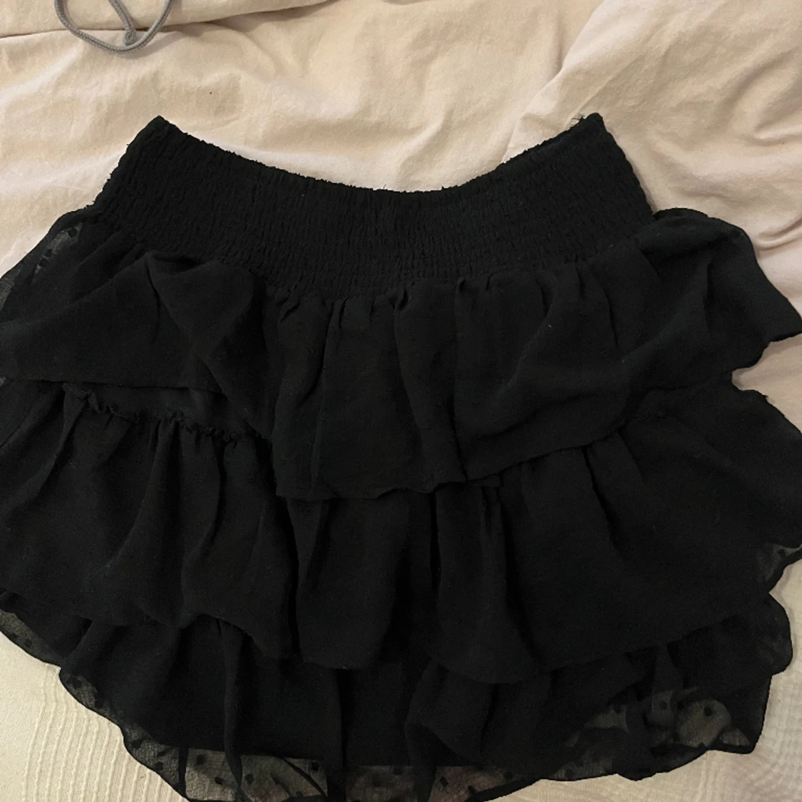 Svart volang kjol - 90