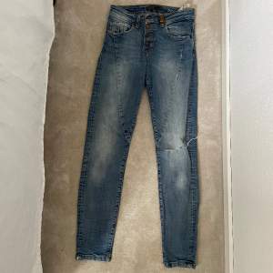 Jeans från object i stolek 25.