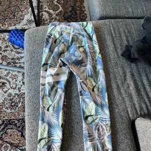 Strongers storlek S/M - Säljer mina storngers för 100kr säljer de för att jag inte har använt på ett tagg. Den är i bra skick och används några gånger.  