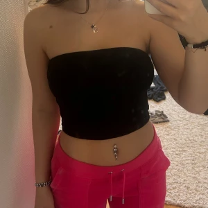 Jättefina toppar (tre st) - Säljer dessa tre toppar (Man behöver inte köpa alla) Säljer för har flera stycken av dom!! Jag köpte alla tre för 140kr, säljer dom 50kr styck eller 120 för alla tre :)