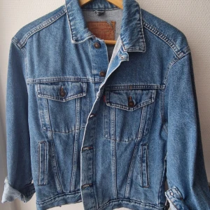 Levis jacka  - Schysst levis trucker jacka cirka 80/90tal rensar garderoben 