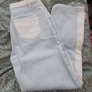 högmidja jeans  - sant i storleken 