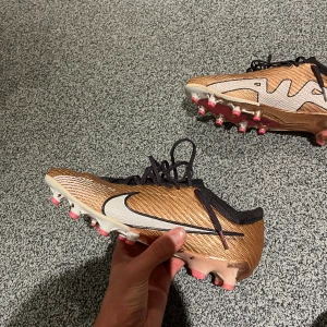 Nike Vapor 15 Elite 43 - Nike Vapor 15 Elite Storlek: 43 Skick: 8/10 Pris: 900