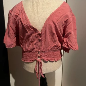 Rosa blus  - Söt blus som passar perfekt nu till våren och sommaren💞