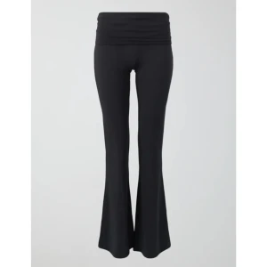 Soft touch tall folded flare - Använt en gång, lappen var ej kvar så kunde inte lämna tillbaka de. Säljer de drf nu för 250kr. Nypris 360kr. I tall modell. Jag är 173cm och de är perfekta i längden. 