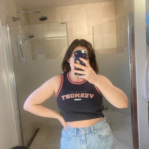 Marinblått linne - Marinblått linne från Inside, storlek XS. Endast använt 1 gång.