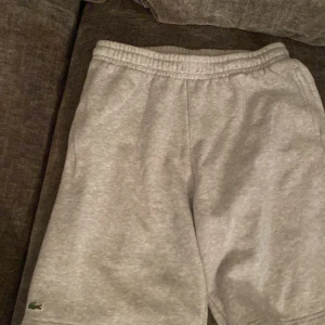 Lacoste shorts  - Storlek M 