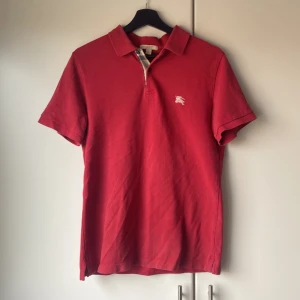 Burrberry pike  - Snygg Burrberry pike i storlek S skicket är 8/10 inga fläckar eller liknande och modellen är 180, Har du frågor? Skicka Dm så svarar vi så snabbt som möjligt🤝