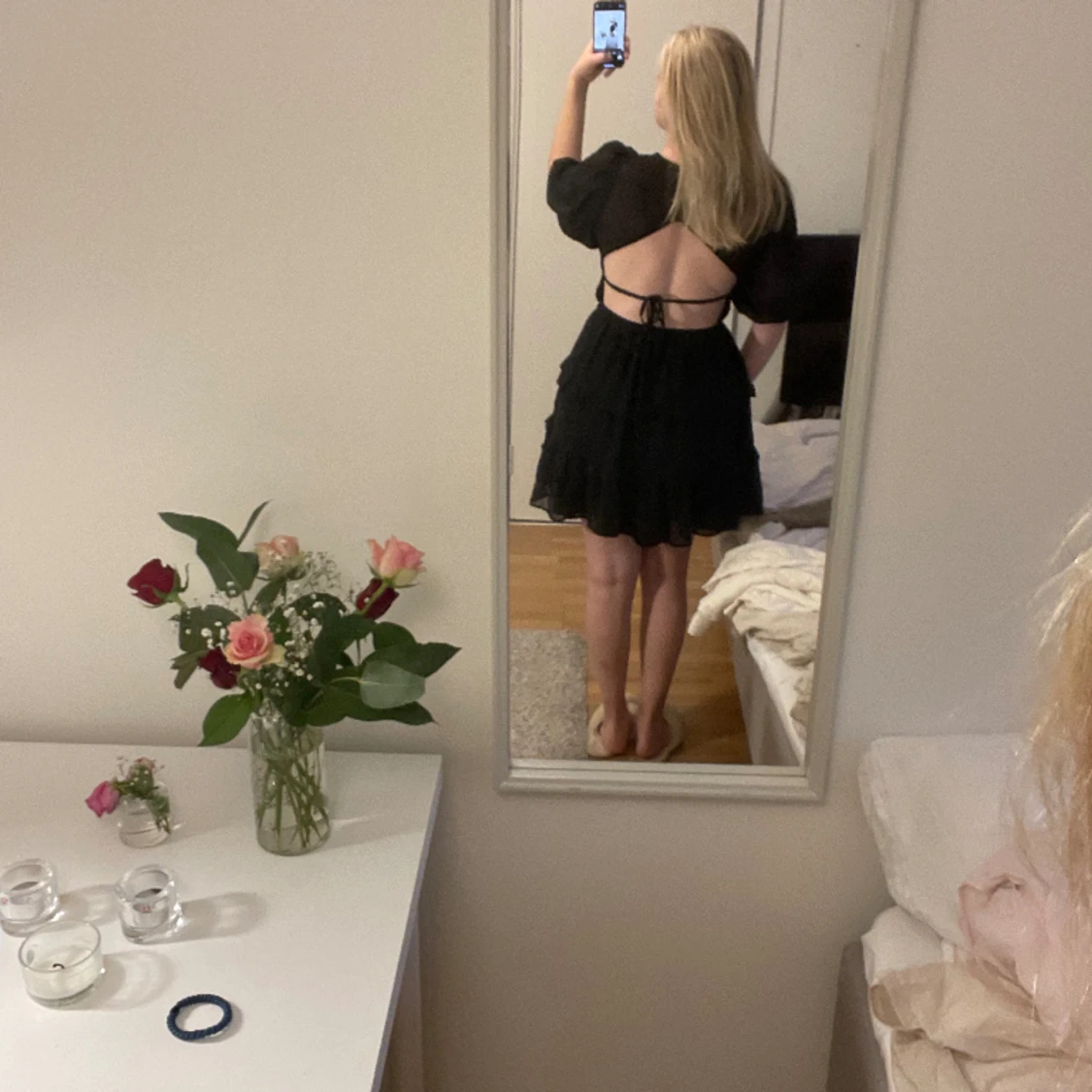 Svart volangklänning 