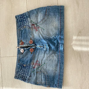 kjol  - 2000s kjol, helt perfekt skick!!