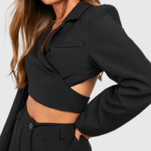 Croppad kavaj - Croppad kavaj strl s, från missguided.