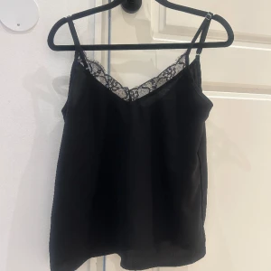 Linne - Säljer detta jätte söta linne då jag har ett likadant. Använt fåtal gånger och i väldigt bra skicka 