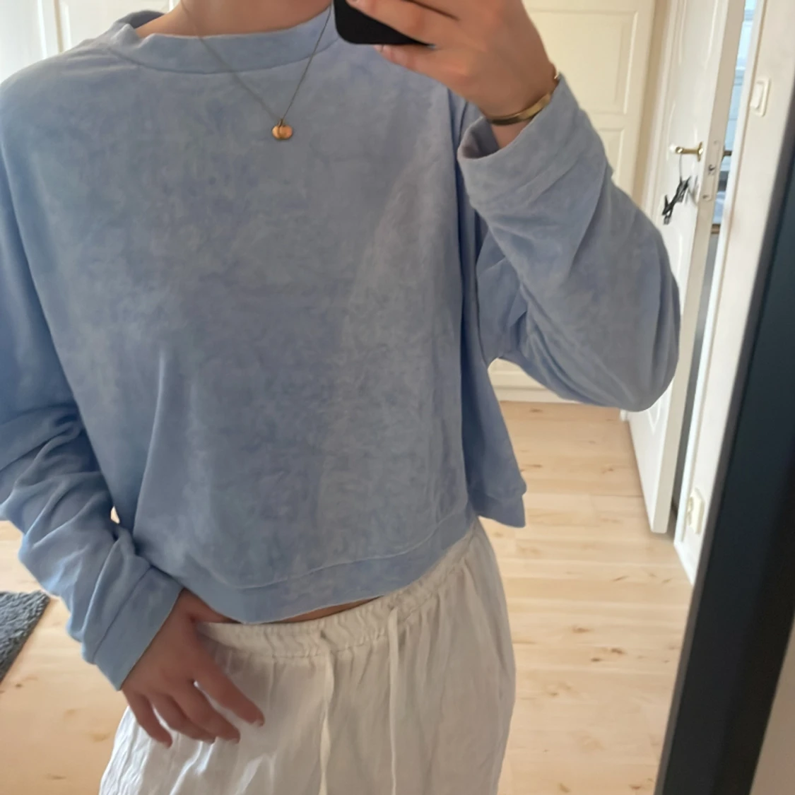 Ljusblå tröja