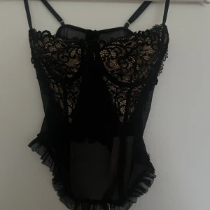 Korsett - Säljer denna otroligt snygga korsetten då jag tyvärr beställde fel storlek, as snygg till utgång!! 💋🥂