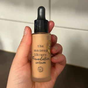 Foundation serum  - Oanvänt 