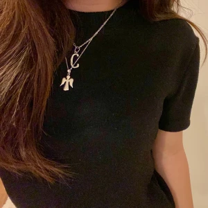 zara svart stickad kortärmad tröja - stickad kortärmad från zara i mycket fint skick 🫶🏼