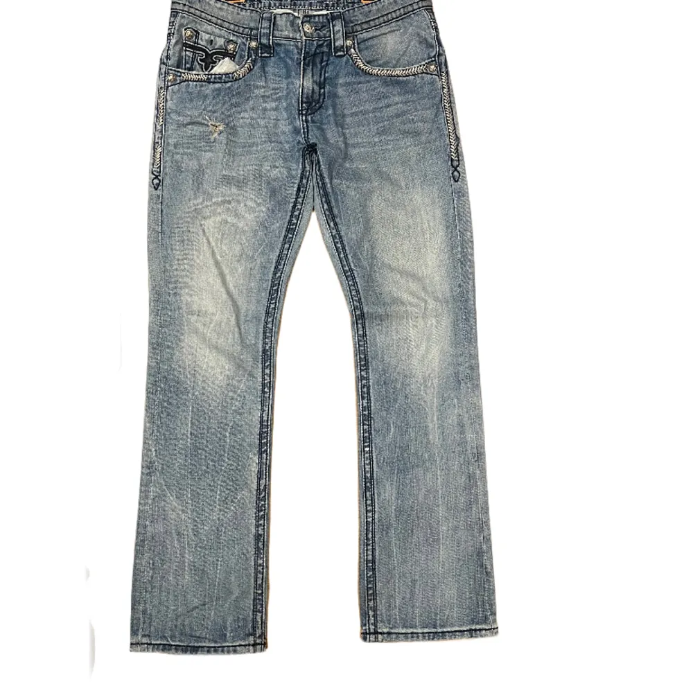 Asfeta rocks med straight passform o väldigt bra   De bara att om ni har fler frågor. Jeans & Byxor.