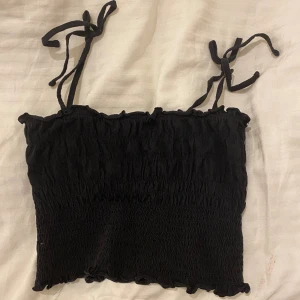 Sommar topp❤️ - Svart topp i storlek xs från H&M, bra skick❤️