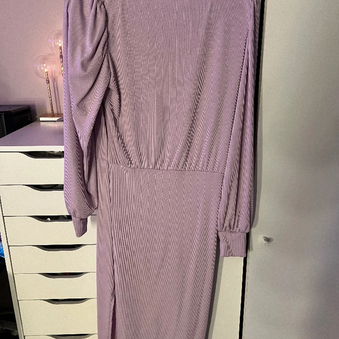 Ljus lila lång klänning - 90