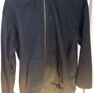 Normal svart kofta - En helt normal svart kofta