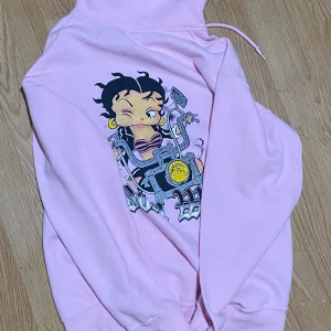 Rosa hoodie!💗 - Väldigt fin men har några små defekter på armarna (dem för bilder) sparsamt använd. Skriv för mer bilder!💗  