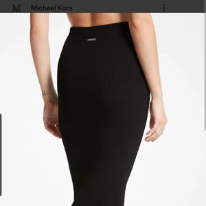 Michael kors viscose blend pencil skirt - beautiful black pencil skirt. 65% viscose. used only once.