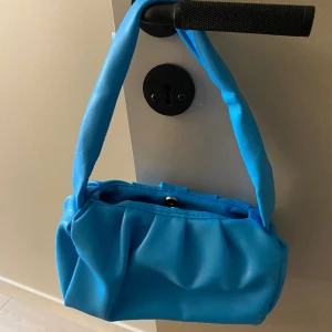 Väska - Blå axelväska 