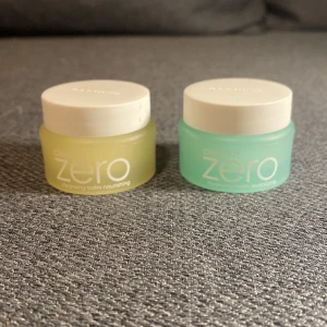 Clean It Zero Cleansing Balm - Koreanska cleansing balms, använt den gula 2 gånger typ och den gröna har jag aldrig använt, mini, jättebra att ta bort smink med men har den stora nu