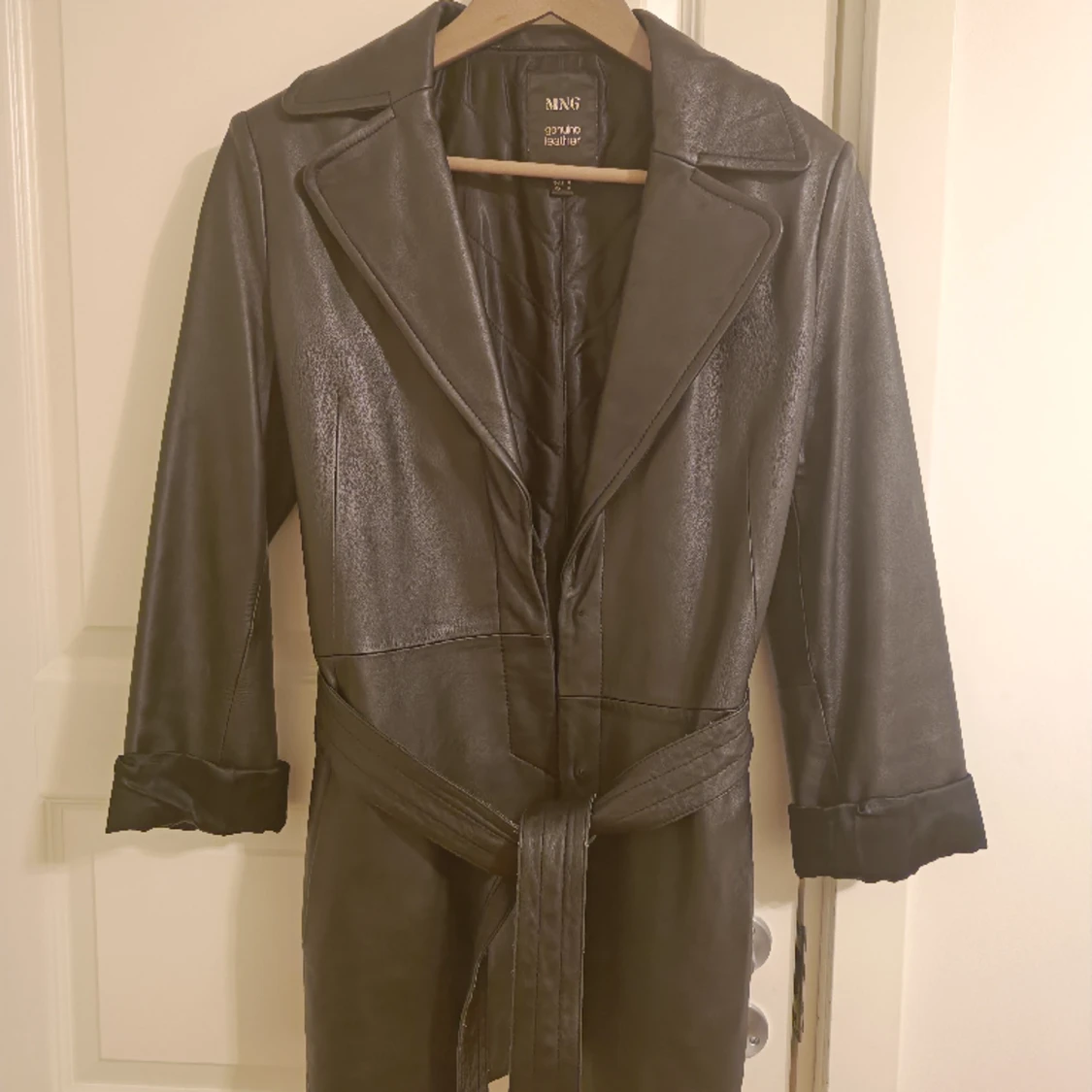 Mango trenchcoat/kappa i skinn