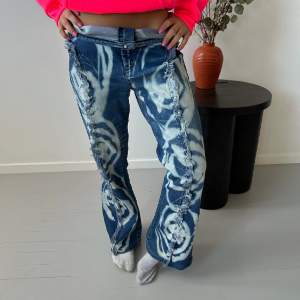 !Super coola mönstrade blåa jeans!