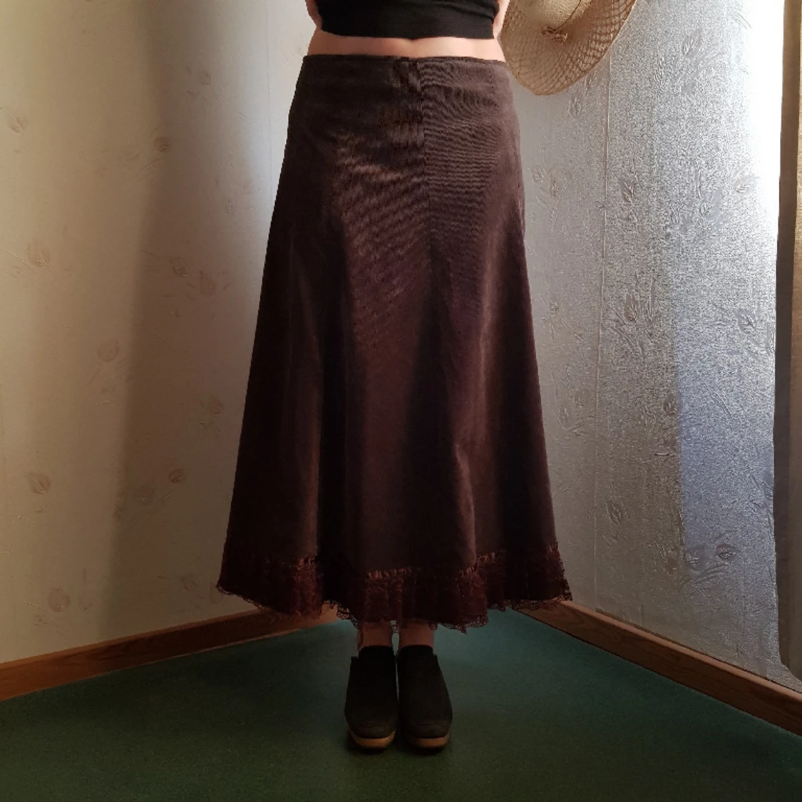 Brun manchesterkjol med spets