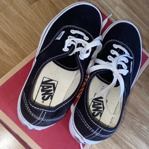 Vans - Helt oanvända vans i storlek 37
