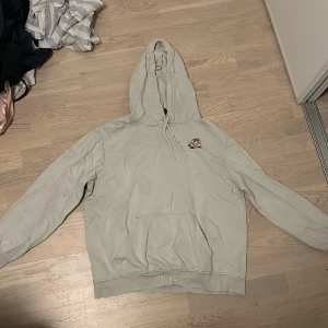 Hoodie  - Bra skick. Storlek M Nypris 400kr Märke H&M Turkos färg.  