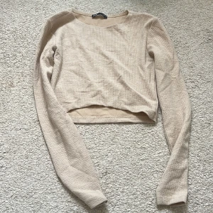 Långärmad topp  - Fin långärmad topp från Zara, helt ny och oanvänd. Storlek M men sitter som en Xs/S