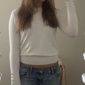 Zara tröja - Säljer nu denna zara tröja som ej säljs längre. Aldrig använd, endast testad så den är som ny❤️