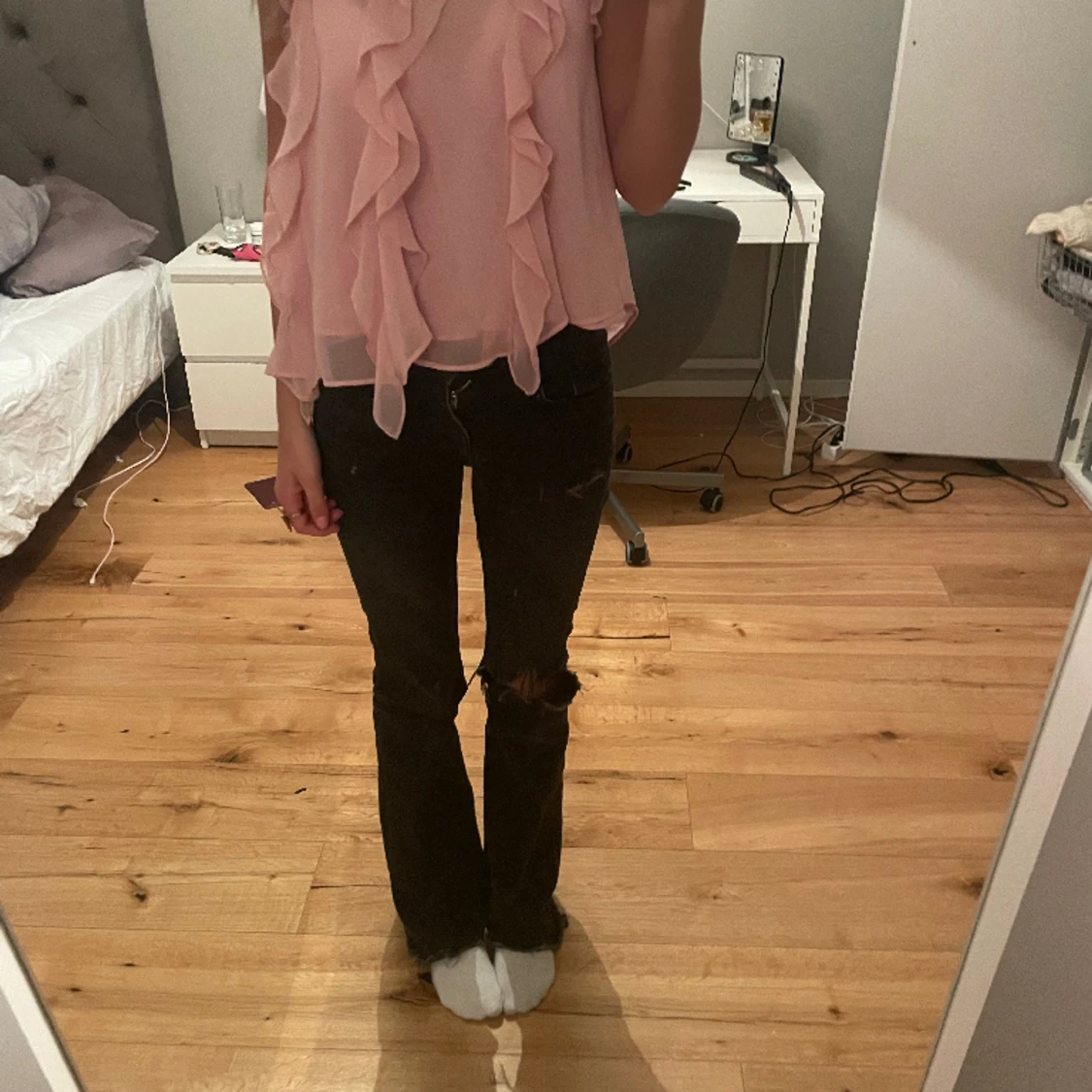 Super populär zara tröja, den är jätte skön men kom aldrig till användning, jätte snyg till shorts eller ba vanliga jeans - 90