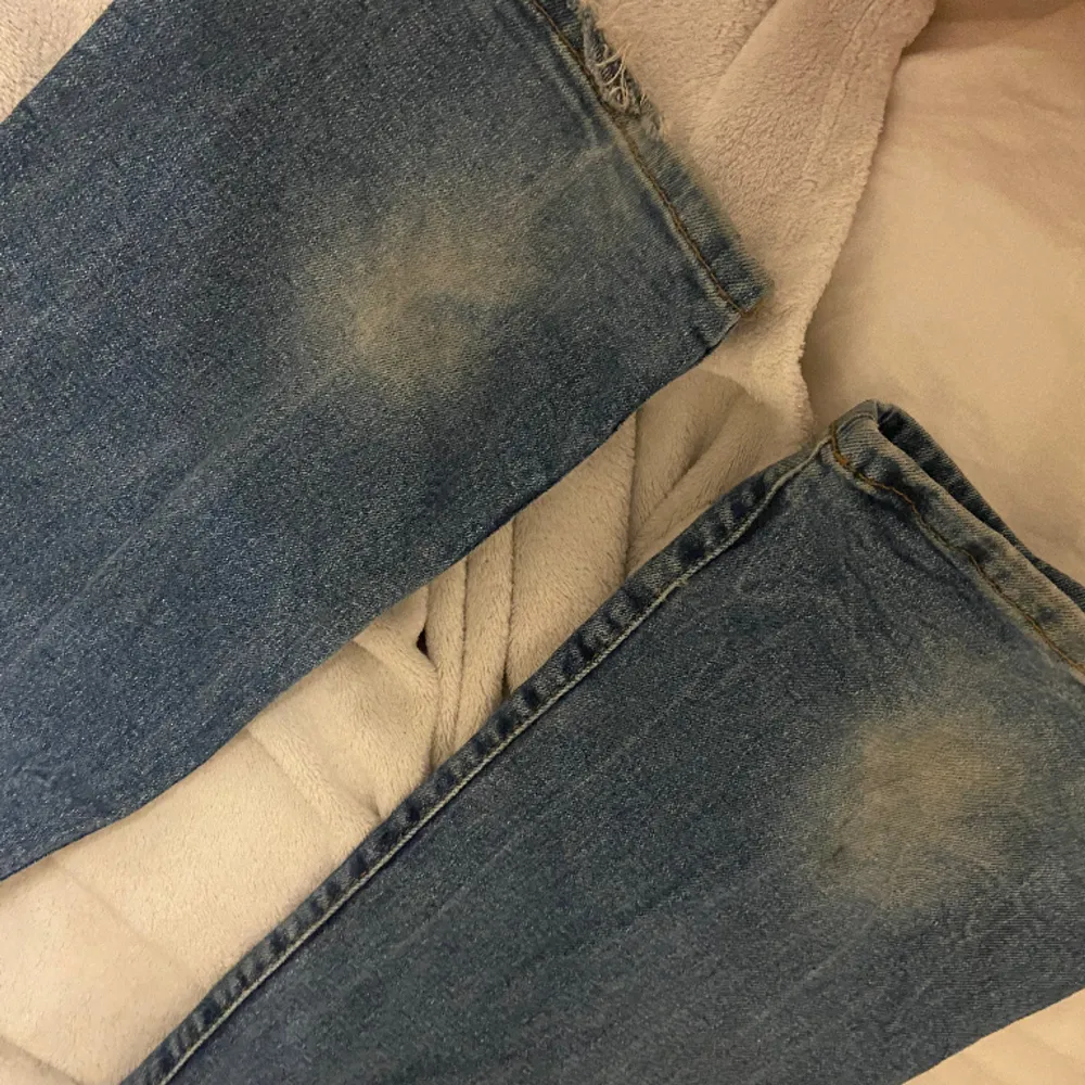 Slutsålda ltb jeans storlek 27 / 36. De är för långa på mig så det har blivit märken men det är inget man tänker på. Köparen står för frakten 💕. Jeans & Byxor.
