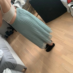 Lång kjol  - Säljer min jättefina baby blå kjol då den inte kommer till användning! Använt 1 gång så den är i fint skick! 🤍