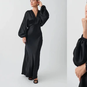 Satin dress - Helt ny och aldrig använd, då jag hittade en annan klänning. Slutsåld på Gina Tricots hemsida. Otroligt fin till fest eller vardags 🩶🩶 nypris 699kr