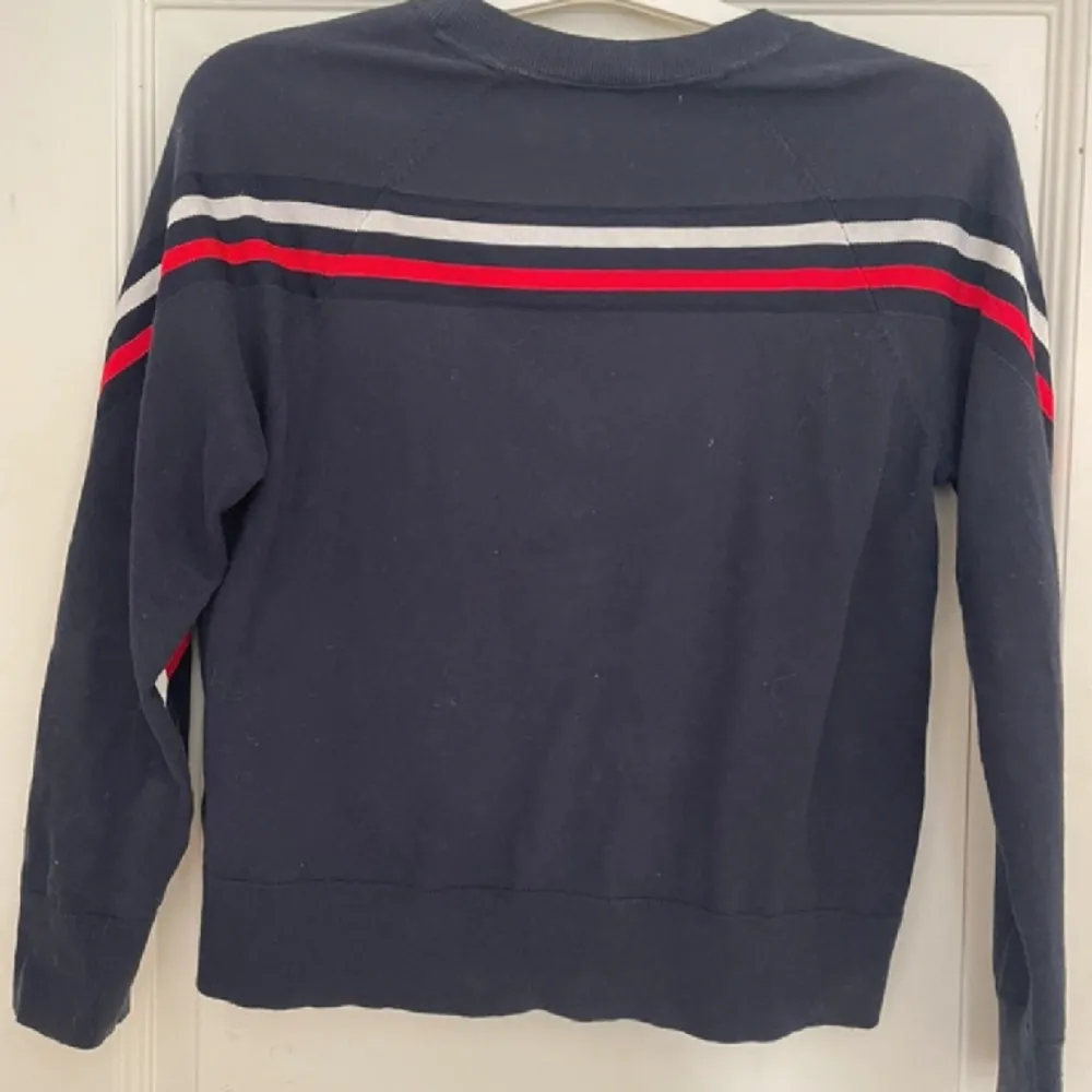  Jättefin tröja från Tommy Hilfiger, använd ett fåtal gånger! Nypris 799 kr. Stickat.