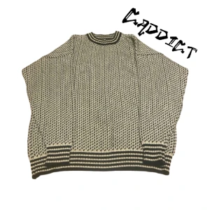 Stickad island tröja - - Fin stickad island tröja i färgen svart och vit - Storleken Large - Tveka inte att ställa frågor om plagget 