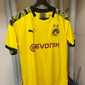 Dortmund 2020 hemmaställ - Aldrig använd, skick 10 av 10 storlek 15-16 boys/Small 