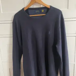 Säljer min Ralph lauren tröja som är köpt på careofcarl för 2000. Nästan helt oanvänd i 9,5/10 cond. Tveka inte att höra av dig vid eventuella frågor.