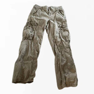 Cargo pants - As coola, dock kommer dom ej t användning då det ej är min stil längre. Dom är as bra skick från h&m och typ aldrig använda. Inga slitningar osv