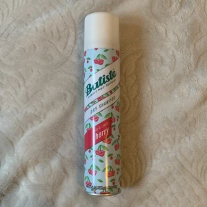 Batiste, dry schampoo - Troligtvis lite mer än halva kvar, men den kommer inte till användning.