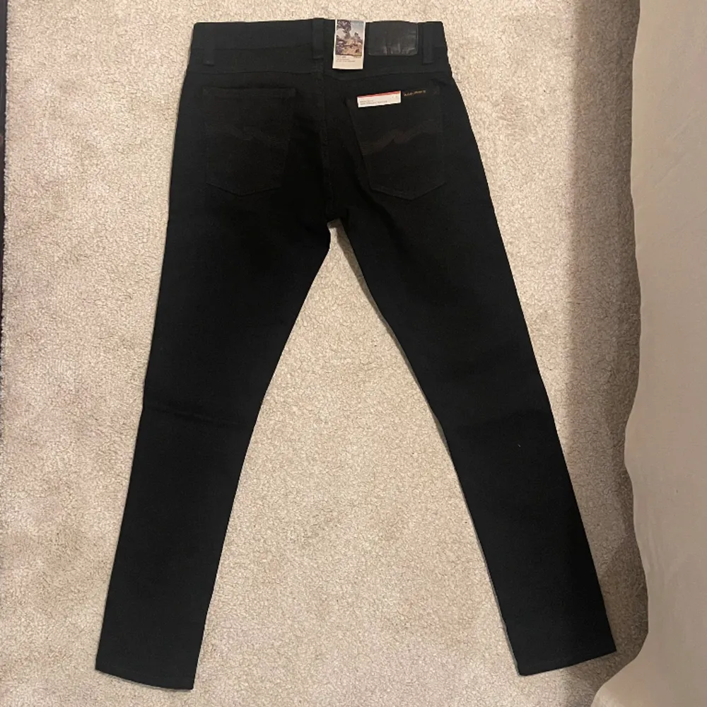 Ett par nya nudie jeans med taggar på som säljs pga storlek. Skriv om du har frågor . Jeans & Byxor.
