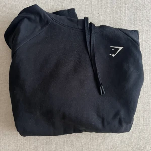 Gymshark hoodie S - Svart hoodie från Gymshark, i fint skick! Frakt tillkommer