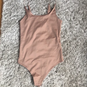 Body  - En beigebody i fint skick har dock inte kommit till användning 😊